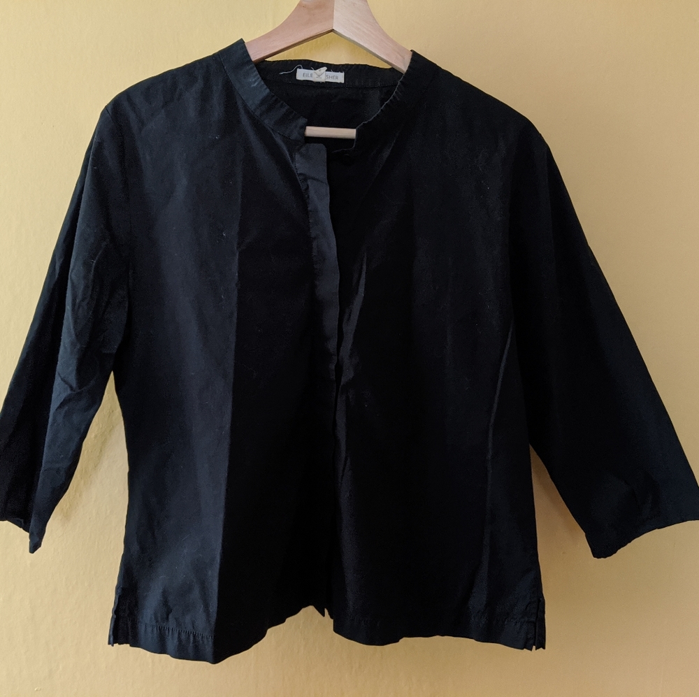 Eileen Fisher cropped black button down, M